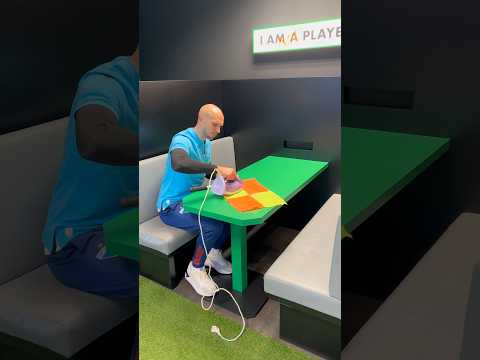 the referee prepares for El Clásico 💀