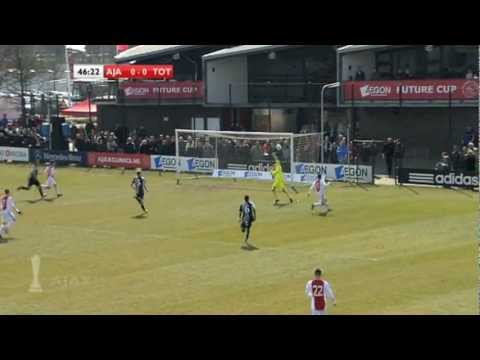 Ajax B1 ongeslagen groepswinnaar na zege