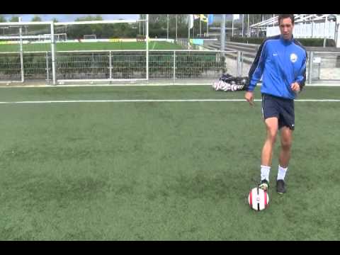 RKSV Schijndel 180 graden bewegingen: bal terughalen door de benen