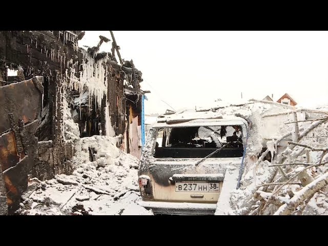 Дома сгорели вместе с автомобилями
