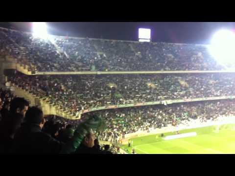 Betis 3 - Barcelona 1. Afición betica cantando Stereo Love antes del partido.