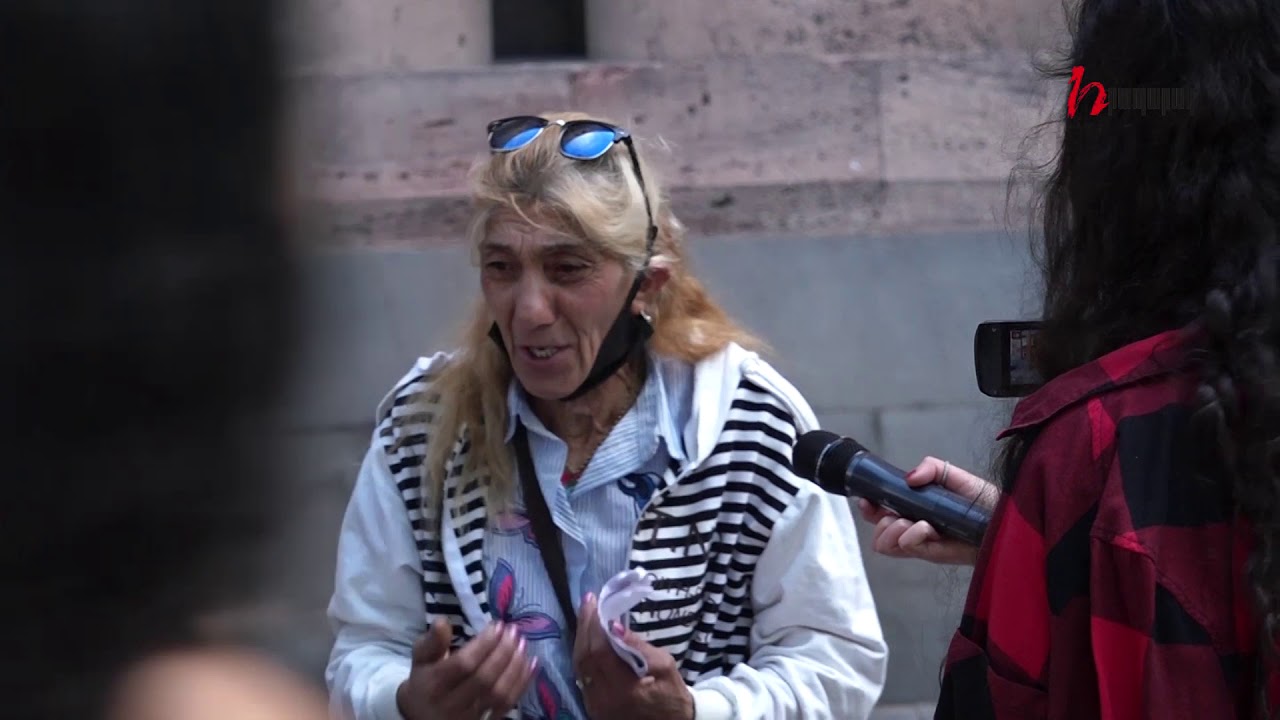 Ձեռքով, ոտքով վրա է գալիս մեզ ծեծելու. բողոքի ակցիա՝ կառավարության շենքի դիմաց