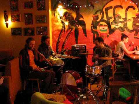 Three Pandas and the Moon @ Happy Bob 2014-03-07