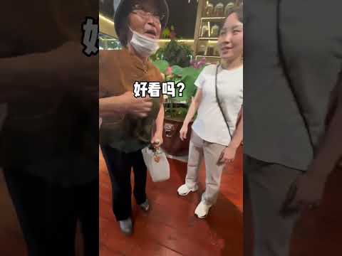 佐藤大姨的衣服好看吗？ 我感觉是真好看！ 虽然不是鲜艳的色彩，但尽显大气和优雅。 下次还买！！ 哈哈哈哈哈哈臭臭在日本 海外生活vlog 创业