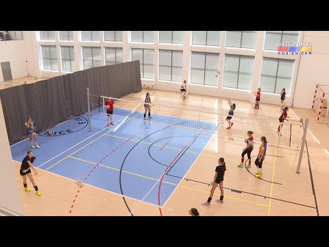 Siatkarki UKS Varsovia Warszawa trenują w Kozienicach