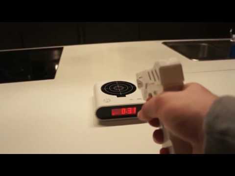 Будильник с мишенью и с лазерным пистолетом Gun Alarm Clock