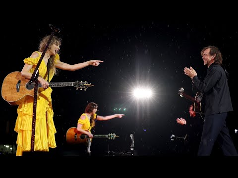 Taylor swift performs 'ivy' with Aaron Dessner at The Eras Tour Cincinnati, Ohio Night 2