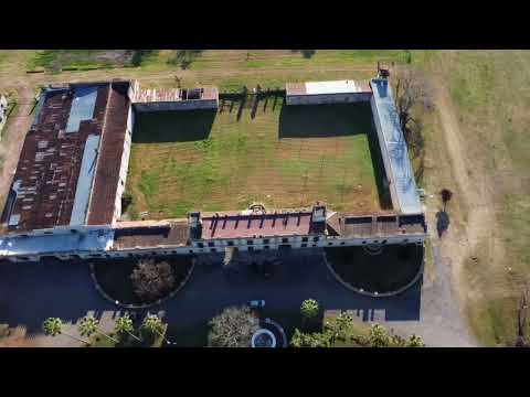 Video aéreo del Parque Mauá y su castillo | Mercedes, Soriano