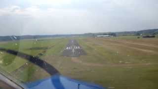 preview picture of video 'atterrissage sur l'aérodrome d'Amboise - Dierre'