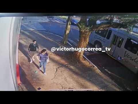 Mulher de patinete é intubada após ser atropelada por ônibus em Maringá