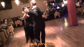 Video thumbnail for SAMANTHA DISPARI y SANTIAGO FINA bailando el Vals UN MOMENTO en la MILONGA NOCHE DE LUNA