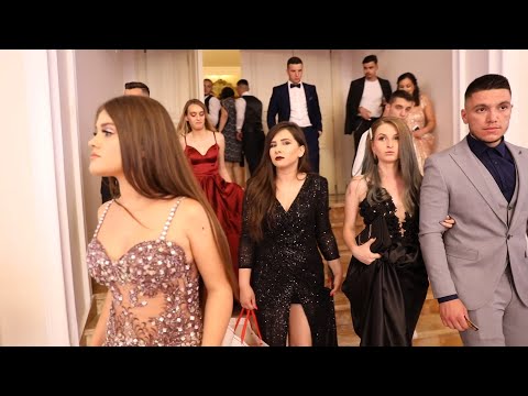 Hyrja ne lokal Maturantet Shkolla partizani