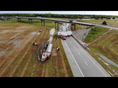 I-135 blocked by tractor-trailer accident