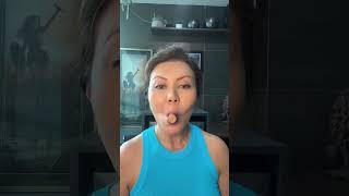 Download lagu Exercício com a rolha para levantar a bochecha mp3