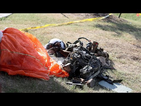 'It's a sound that I cannot describe.' Military plane crashes in Lake Worth neighborhood