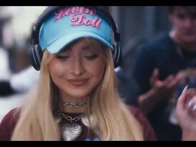 Feather von Sabrina Carpenter ((jetzt ansehen))