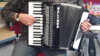 Video thumbnail for Klangprobe Akkordeon Walther Pirat 72 by Oliver Ziem