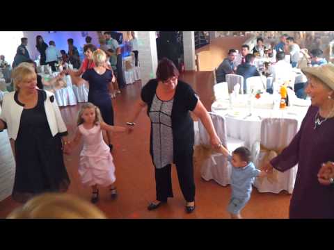 Strahinja Pesic igra kolo