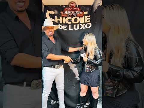 O Chicote de Luxo subiu ao palco e transformou a noite em um verdadeiro baile!
