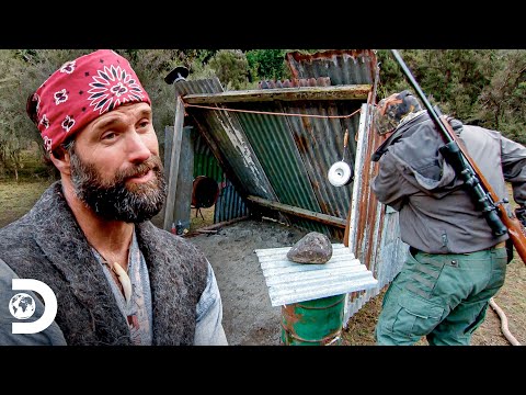 Joe and Matt find an abandoned campsite in New Zealand | Double Challenge | Discovery Brazil
