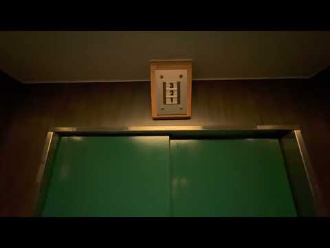 1981 DEVE Hydraulic Elevator @ Kapellgatan 29A, Arboga, Sweden.