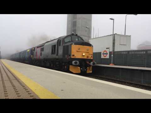 37800 and 375924 passes Imperial Wharf 17/12/16