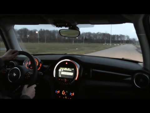 Mini One 1.2 3-cilinder turbo Fast Driving and Cornering with a Handbrake Turn
