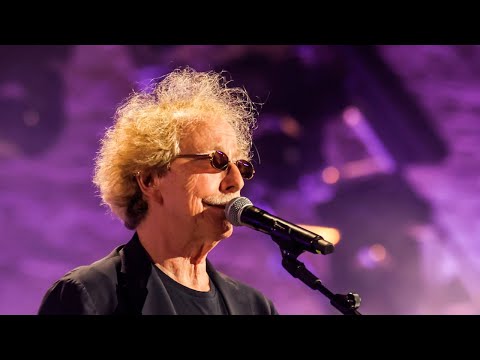 Fabio Concato canta "Non smetto di aspettarti" alla finalissima di Musicultura 2023