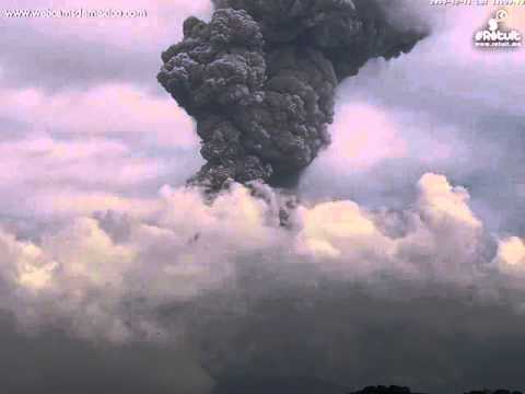 ภูเขาไฟปะทุ