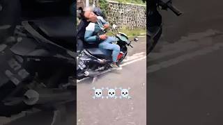 Download lagu Malah Nabrak Bapak-Bapak... #shorts mp3