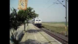 preview picture of video 'LATE RUNNING NJP SHATABDI BLAST SIBAICHANDI AT FLAT WITH DUAL CAB WDP4D #40091'