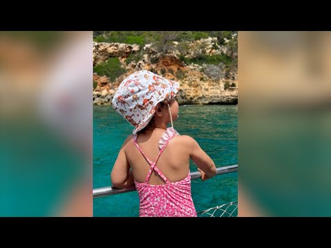Laura Escanes monta en barco con su hija Roma en Menorca