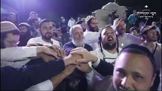 הילולת התנא רבי יהודה בר אלעאי עם הרב שמואל אליהו (הרב שמואל אליהו) - התמונה מוצגת ישירות מתוך אתר האינטרנט יוטיוב. זכויות היוצרים בתמונה שייכות ליוצרה. קישור קרדיט למקור התוכן נמצא בתוך דף הסרטון