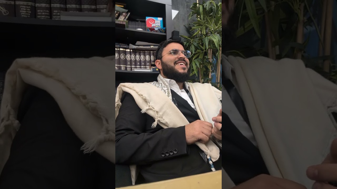 הלכה יומית - פתיחת מטריה ושולחנות מתקפלים בשבת | הרב אברהם ביטון 