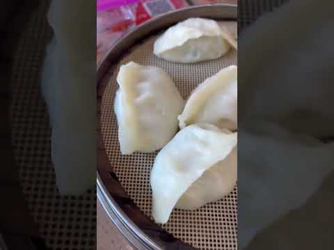Uma comida chinesa local imperdível, bolinhos de cavala, em Weihai, na província de Shandong, China
