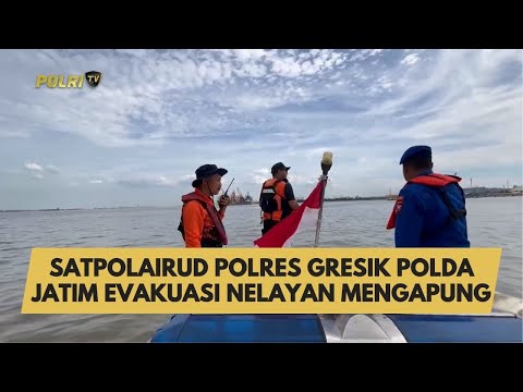 SATPOLAIRUD POLRES GRESIK POLDA JATIM EVAKUASI NELAYAN MENGAPUNG