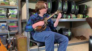 Video thumbnail for 1980s Kentucky KM-1500 Mandolin by Charles Johnson