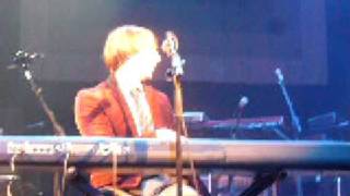 outside villanova - eric hutchinson