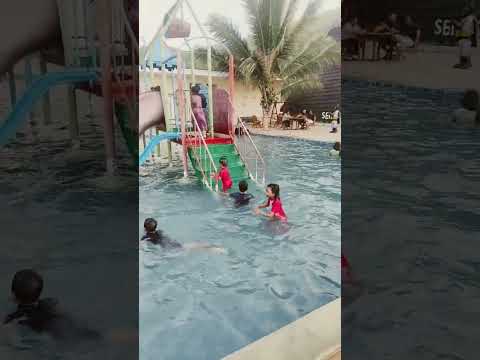 Kolam Renang di pantai Midodaren Tulungagung_Keluarga Irha