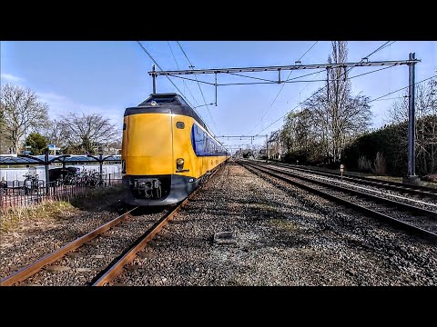 Facing the ICMm at full speed at the fenced off platform head - Fly-by -