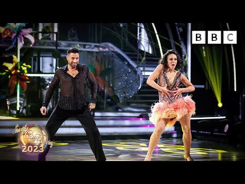 Amanda Abbington and Giovanni Pernice Salsa to Oye by Gloria Estefan ✨ BBC Strictly 2023