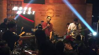 Download lagu Sheila on 7 - Melompat Lebih Tinggi (Live at Holywings Pantai Indah Kapuk 21/02/2019) mp3