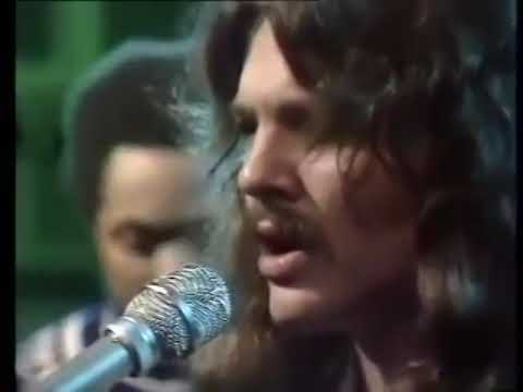 DOOBIE BROTHERS CHINA GROVE & LISTEN TO THE MUSIC LIVE 1974