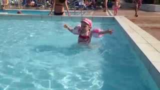 preview picture of video '❤ Rodos ❤ moje kúpanie v detskom bazéne | Emma Timea'