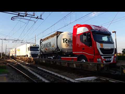 Traffico ferroviario nella stazione di Vignale NO