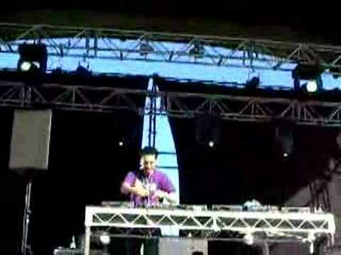 Laidback Luke droppin rockin with the best!