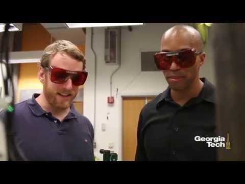 光を直流電流に変換する初の光レクテナ (First Optical Rectenna Converts Light to DC Current)