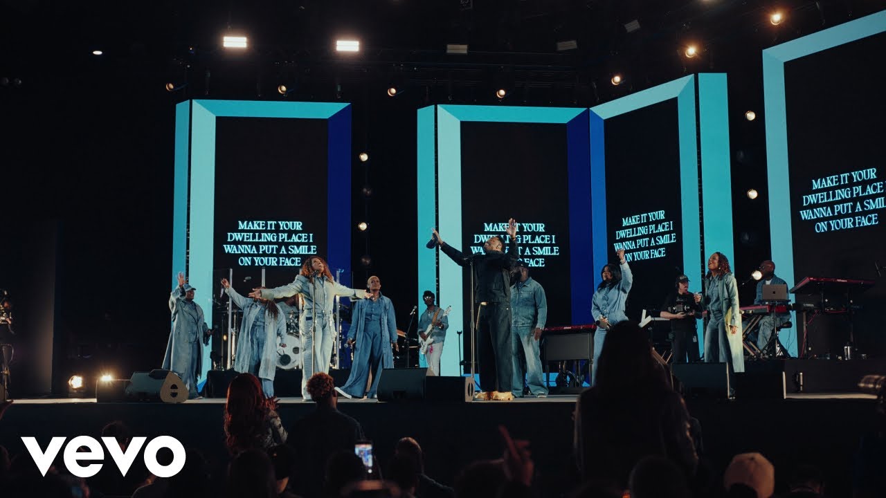 Tasha Cobbs Leonard, Jonathan Nelson - Smile / What A God (Live)