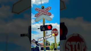 Download lagu SIRINE UNIK🤣 Perlintasan Kereta Api Kebekelan JPL 595 Kebumen Palang Dishub mp3