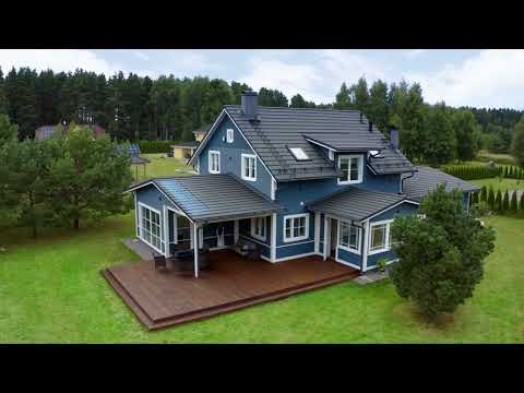 Armani & Versace: Still in Style or Fading Away?